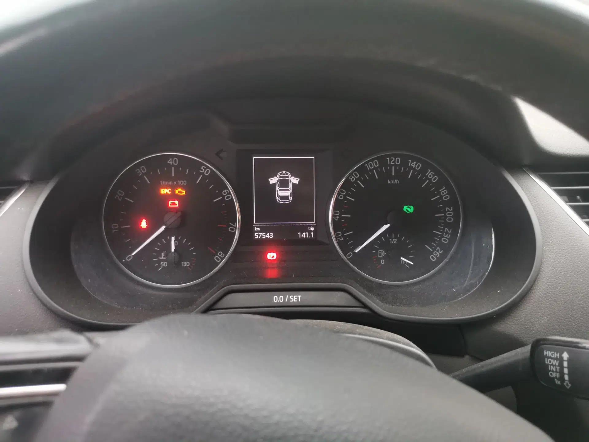 Skoda Octavia 2015 1.6L Automatic Yijie Edition — миниатюра 12