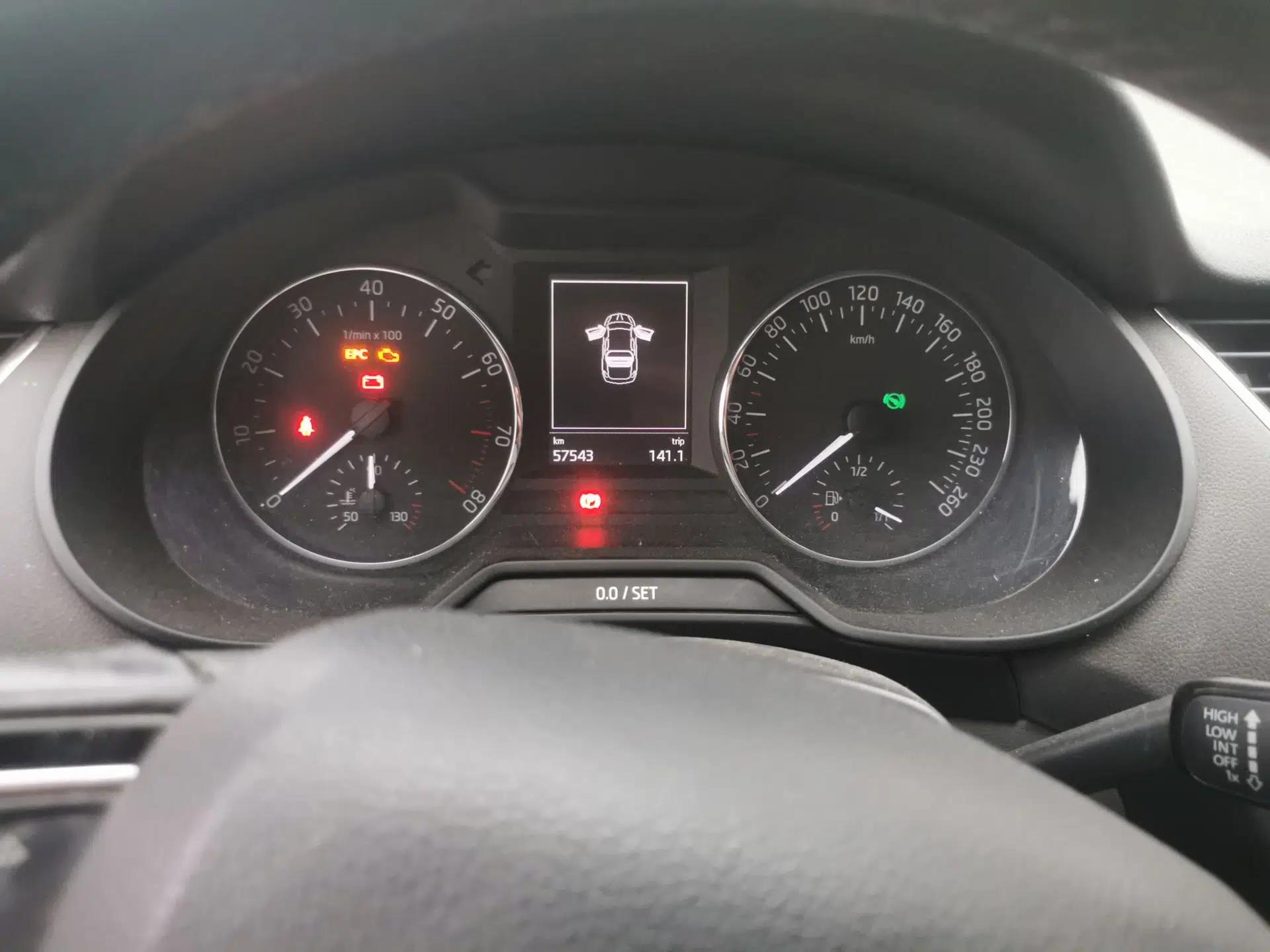 Skoda Octavia 2015 1.6L Automatic Yijie Edition — миниатюра 13