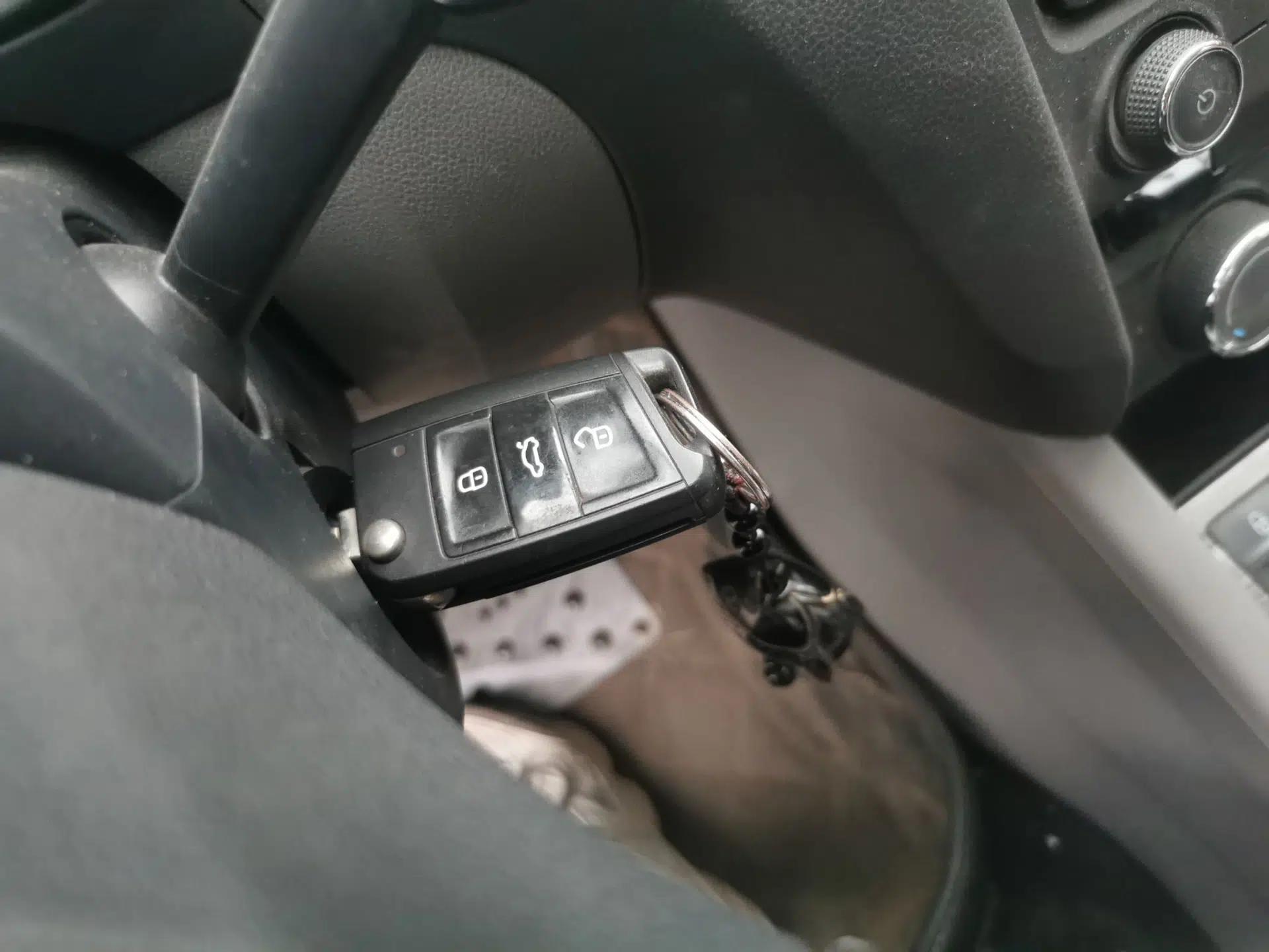 Skoda Octavia 2015 1.6L Automatic Yijie Edition — миниатюра 9