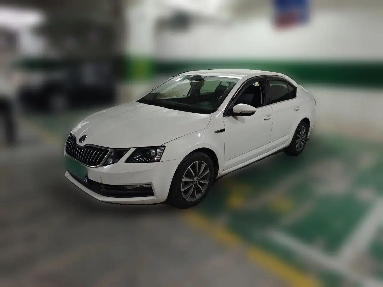 Skoda Octavia 2018 1.6L Automatic Comfort Edition — миниатюра 1