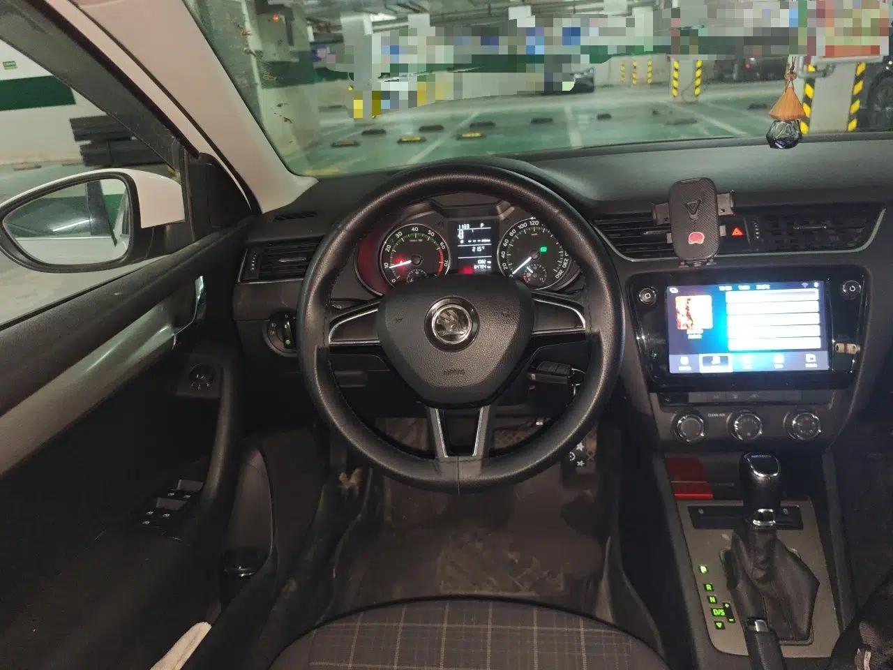 Skoda Octavia 2018 1.6L Automatic Comfort Edition — миниатюра 11