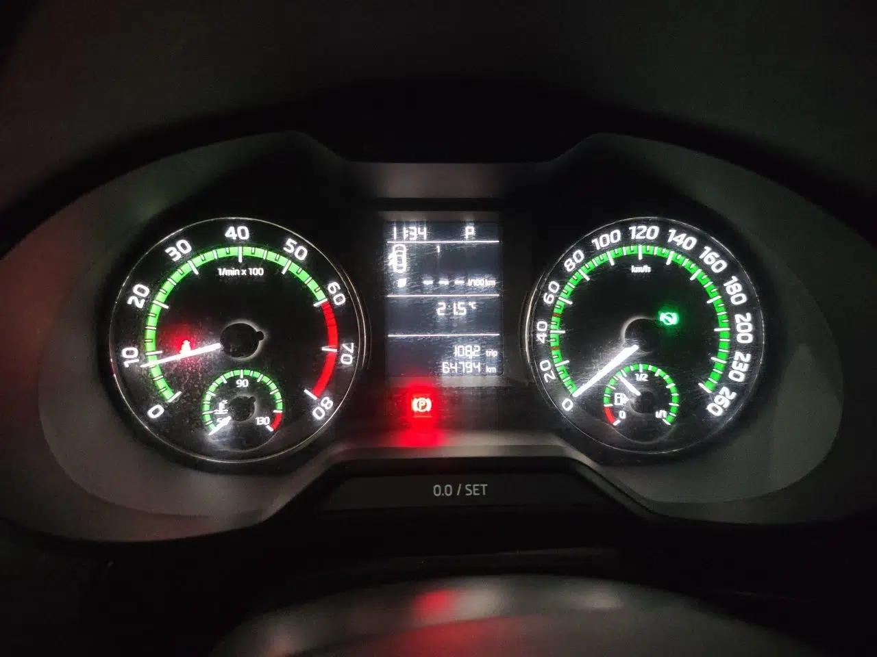 Skoda Octavia 2018 1.6L Automatic Comfort Edition — миниатюра 12