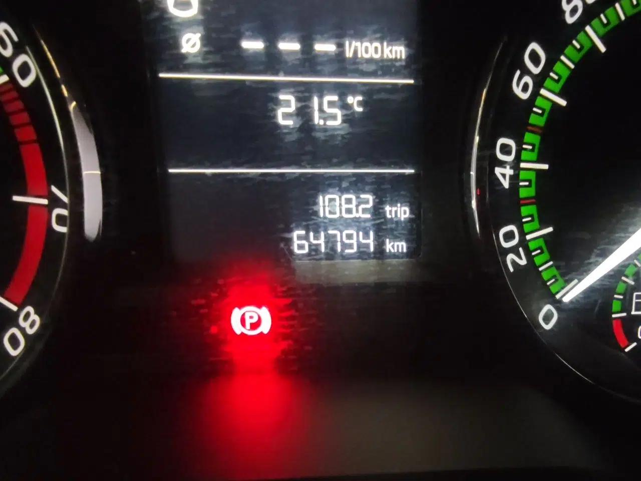 Skoda Octavia 2018 1.6L Automatic Comfort Edition — миниатюра 13