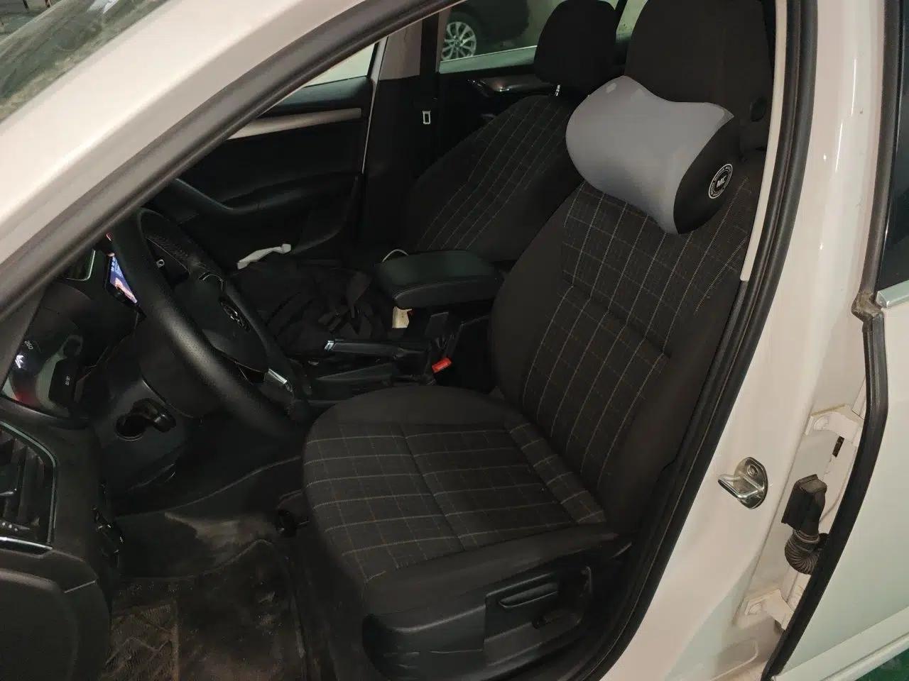 Skoda Octavia 2018 1.6L Automatic Comfort Edition — миниатюра 16