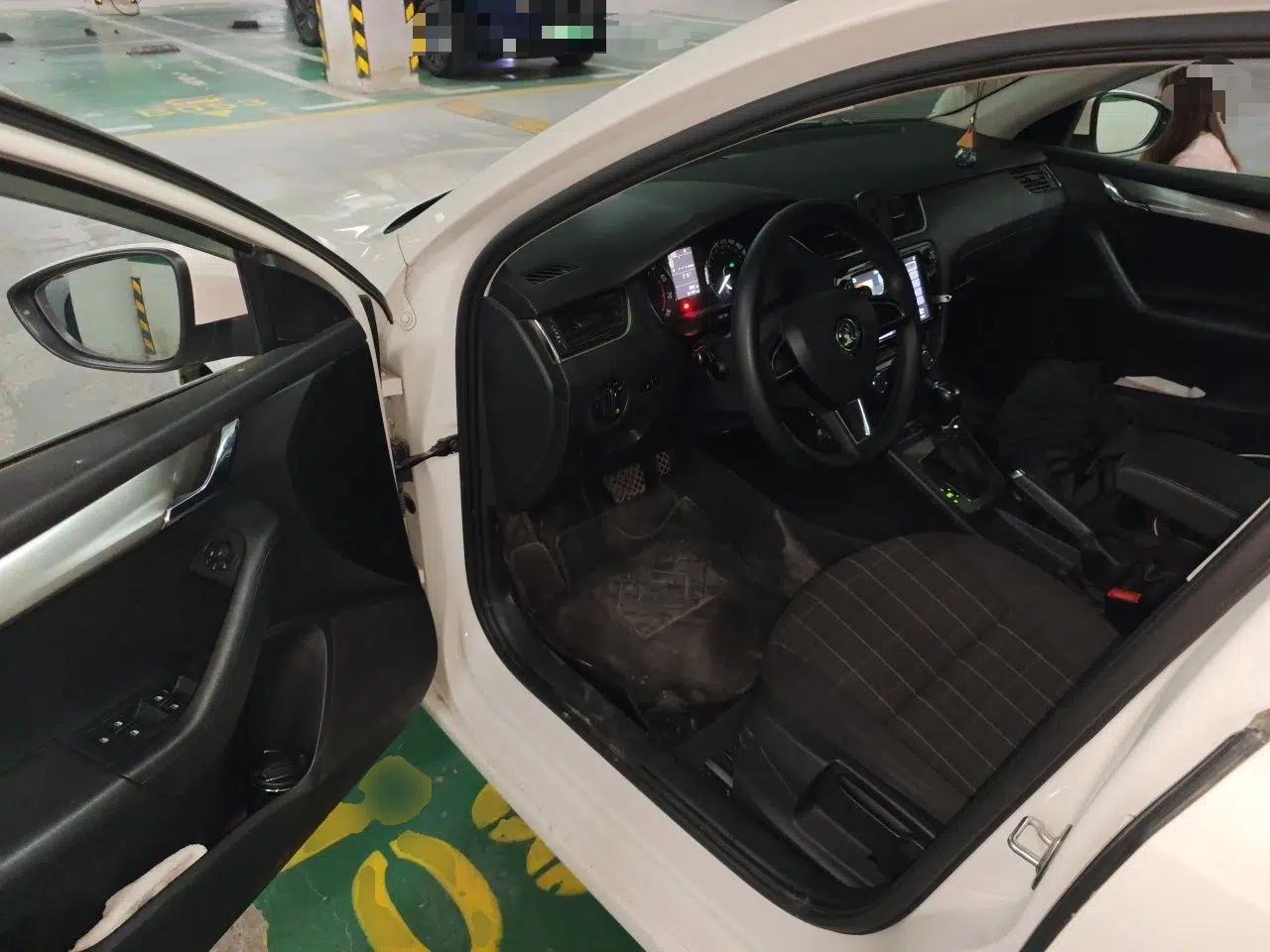 Skoda Octavia 2018 1.6L Automatic Comfort Edition — миниатюра 17