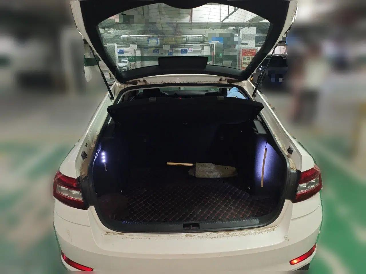 Skoda Octavia 2018 1.6L Automatic Comfort Edition — миниатюра 20