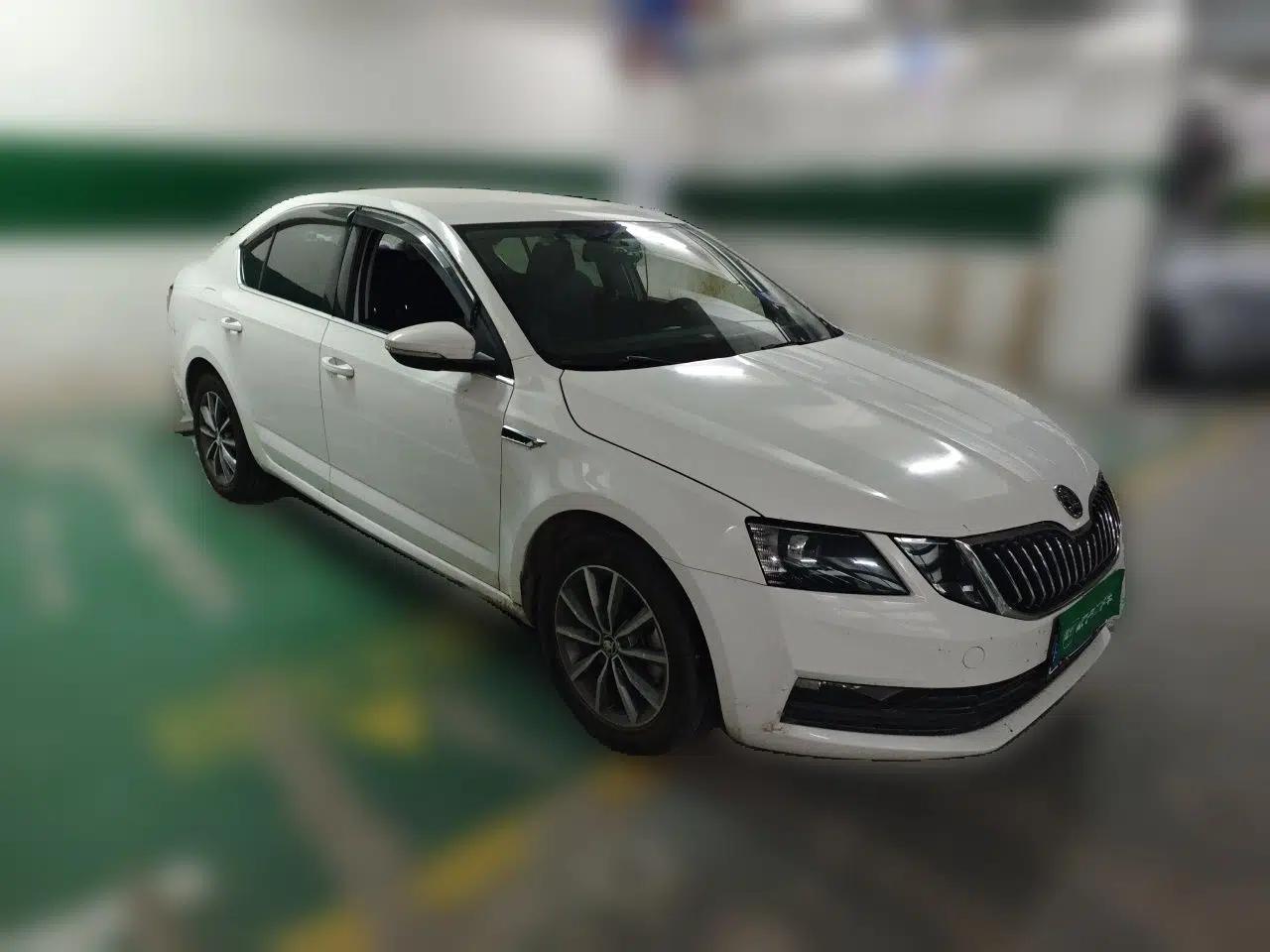 Skoda Octavia 2018 1.6L Automatic Comfort Edition — миниатюра 3