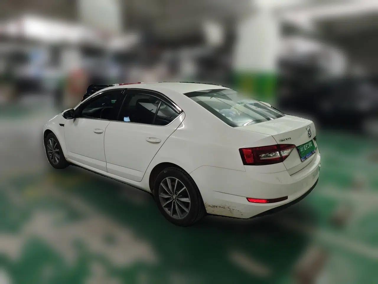 Skoda Octavia 2018 1.6L Automatic Comfort Edition — миниатюра 4