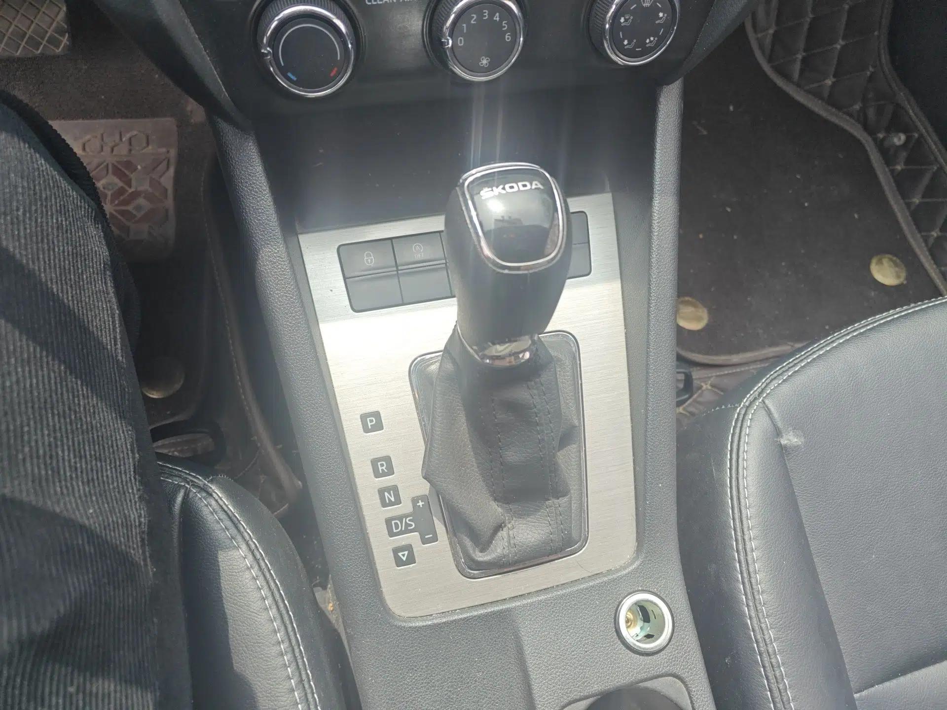 Skoda Octavia 2020 1.5L Automatic SmartDrive Comfort Edition — миниатюра 13