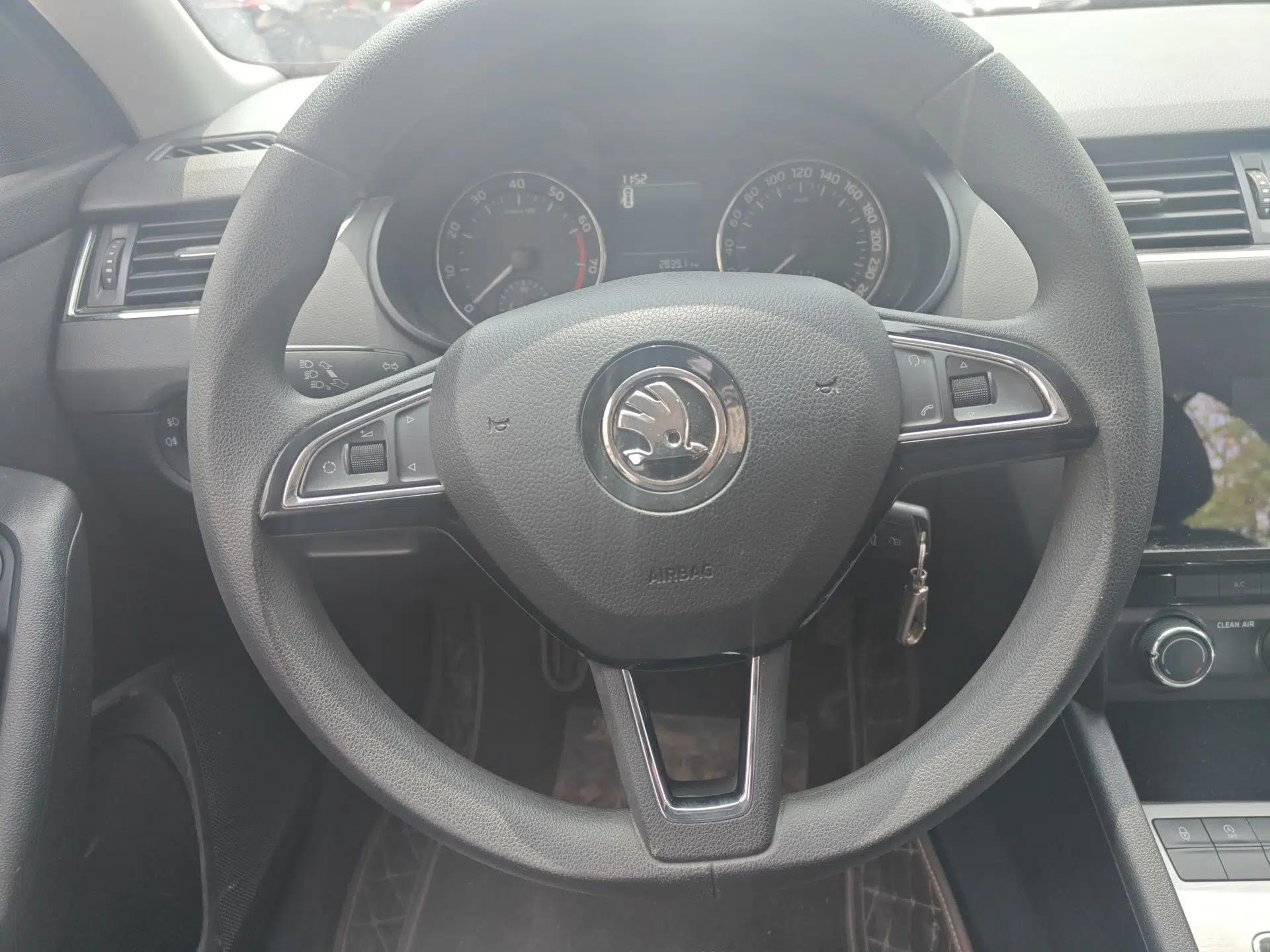 Skoda Octavia 2020 1.5L Automatic SmartDrive Comfort Edition — миниатюра 9