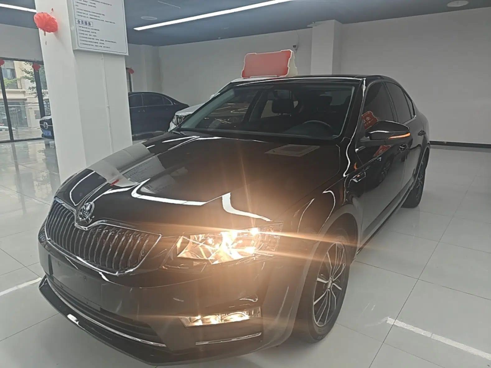Skoda Octavia 2017 1.6L Automatic Smart Drive Edition — миниатюра 1