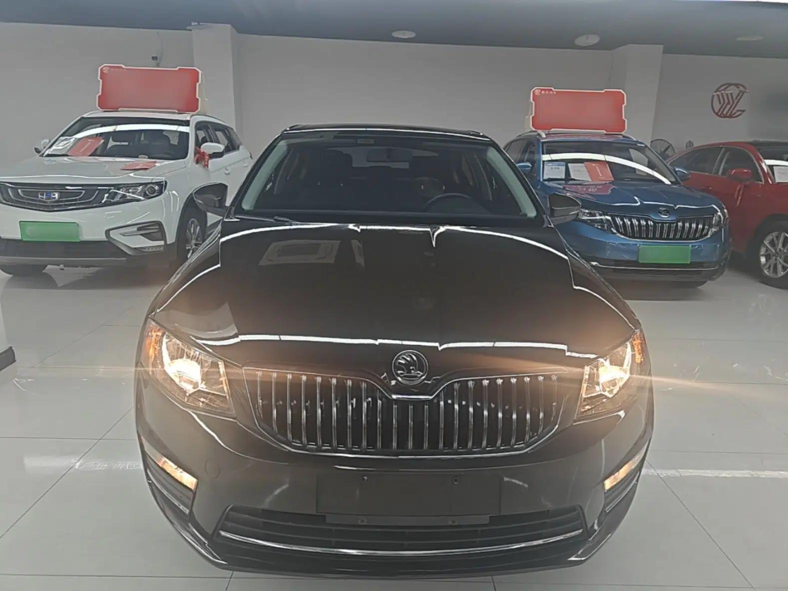 Skoda Octavia 2017 1.6L Automatic Smart Drive Edition — миниатюра 2