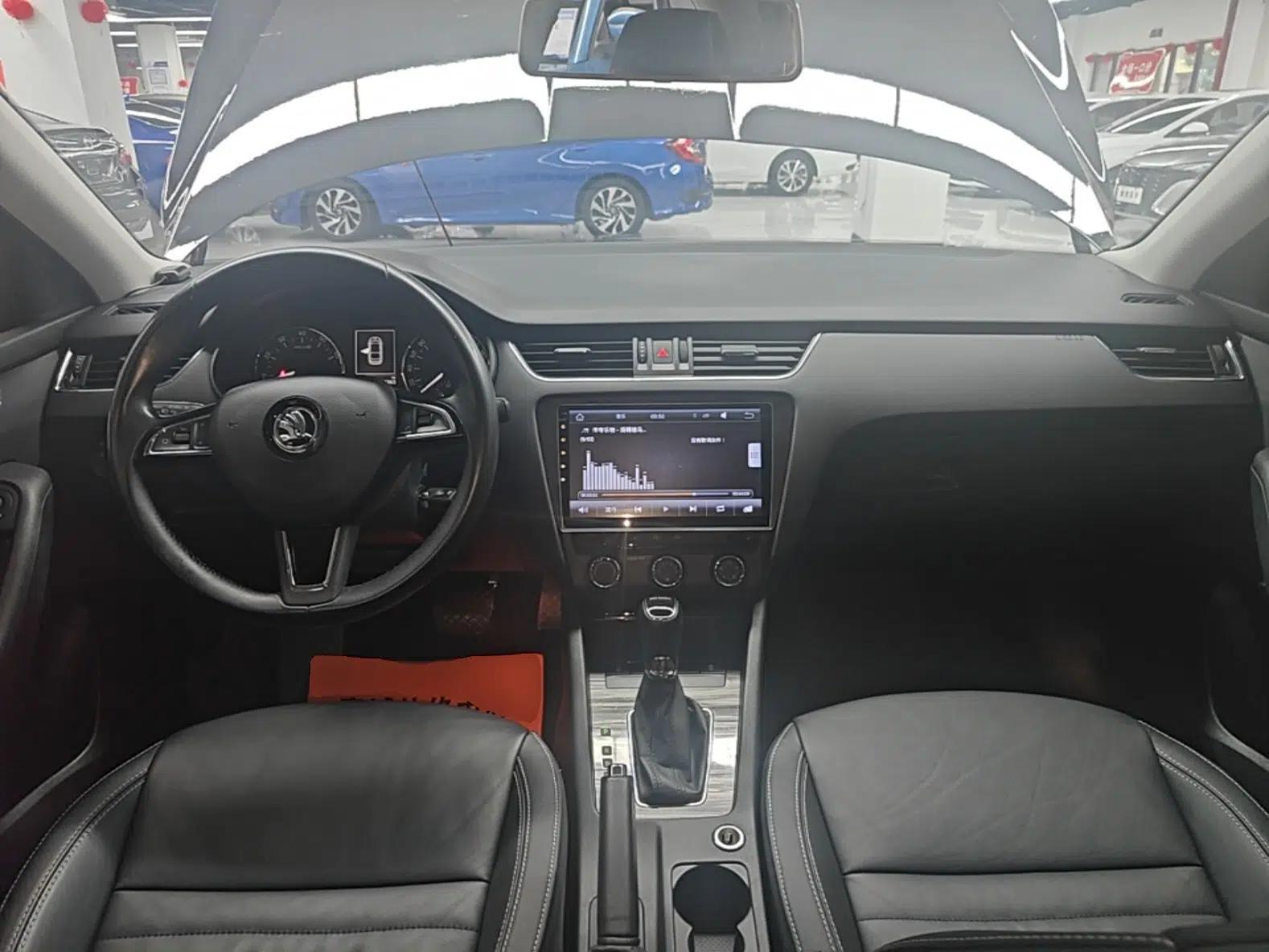 Skoda Octavia 2017 1.6L Automatic Smart Drive Edition — миниатюра 13