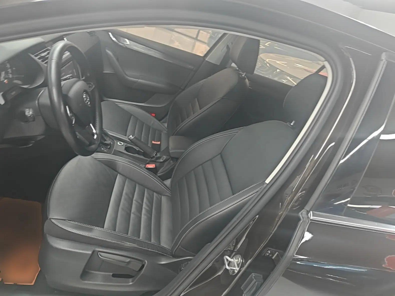 Skoda Octavia 2017 1.6L Automatic Smart Drive Edition — миниатюра 18
