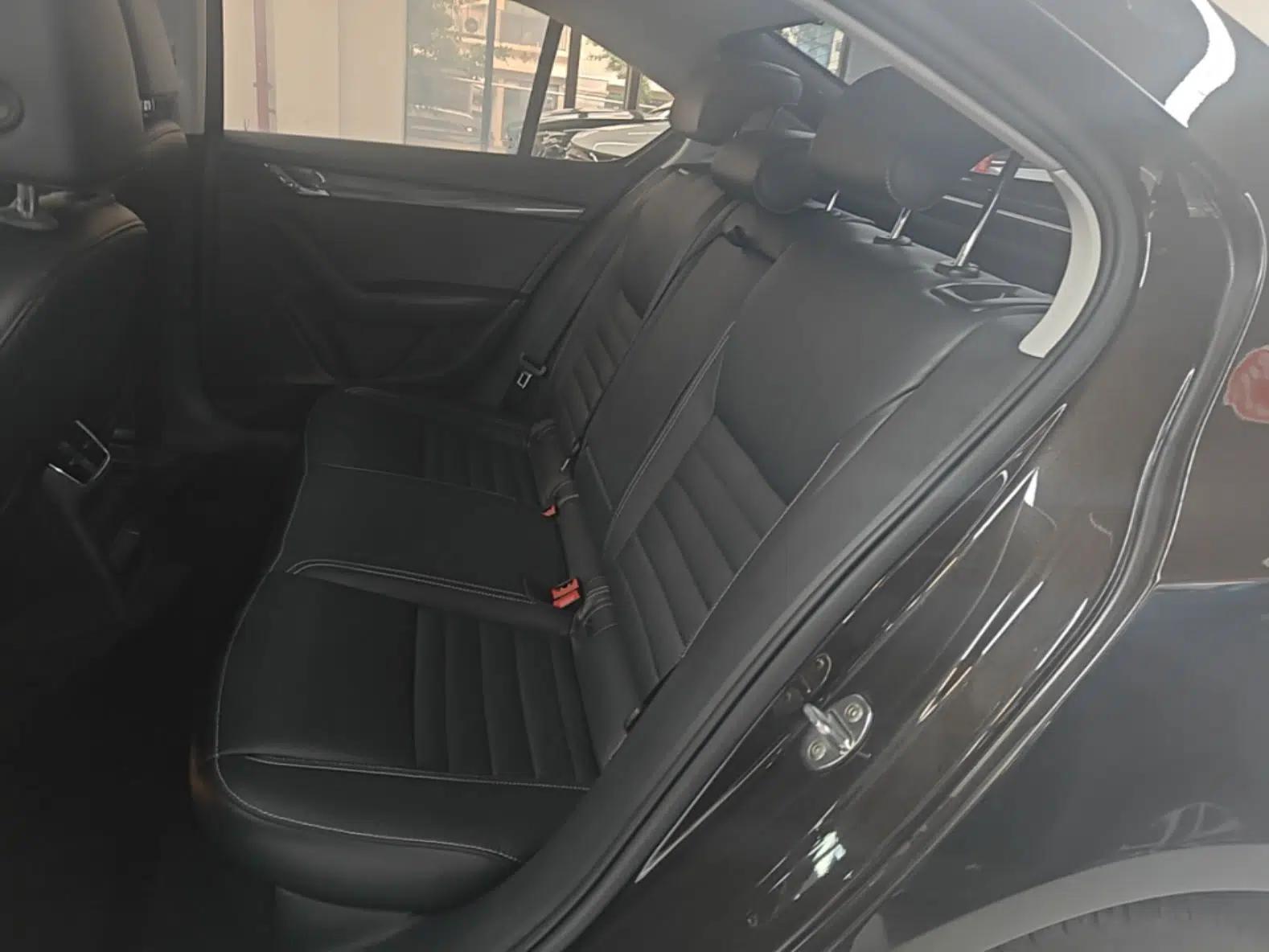 Skoda Octavia 2017 1.6L Automatic Smart Drive Edition — миниатюра 20