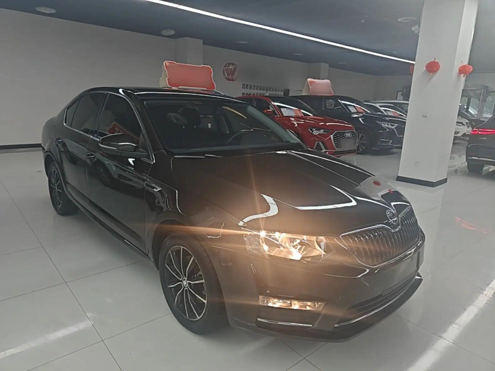 Skoda Octavia 2017 1.6L Automatic Smart Drive Edition — миниатюра 3