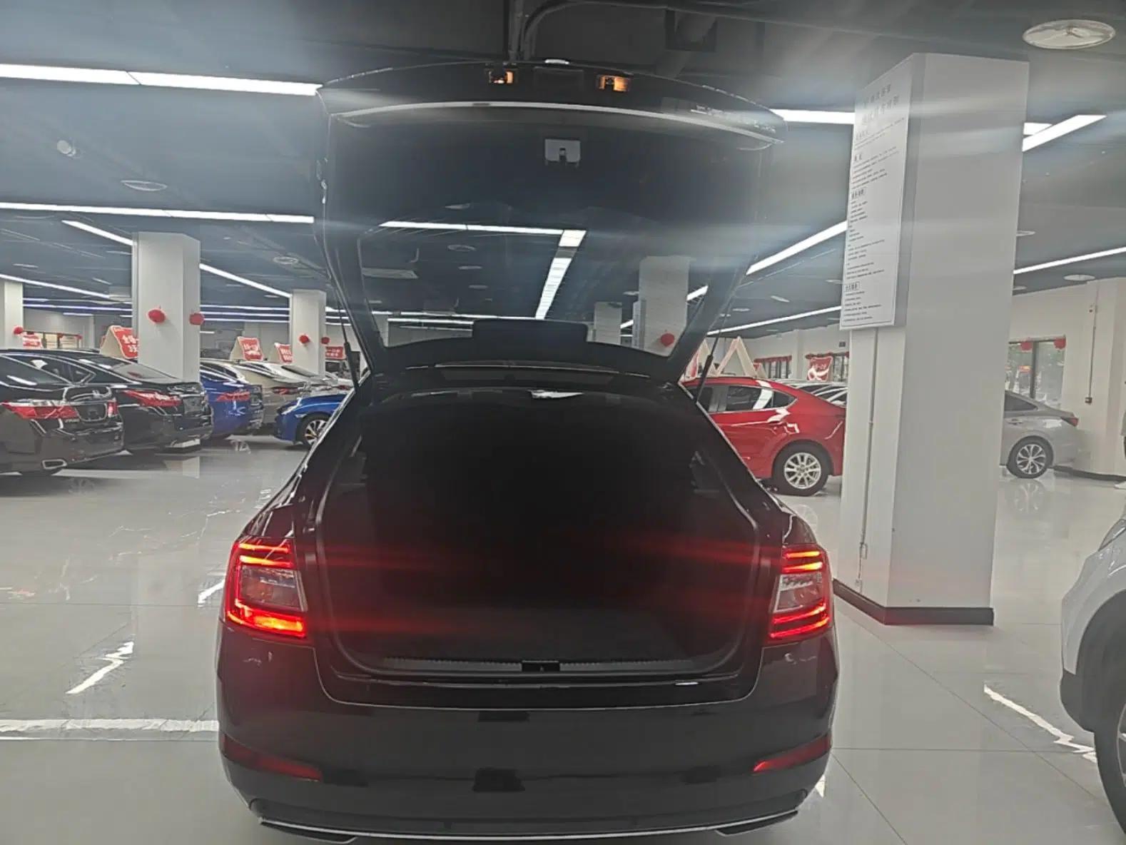 Skoda Octavia 2017 1.6L Automatic Smart Drive Edition — миниатюра 22