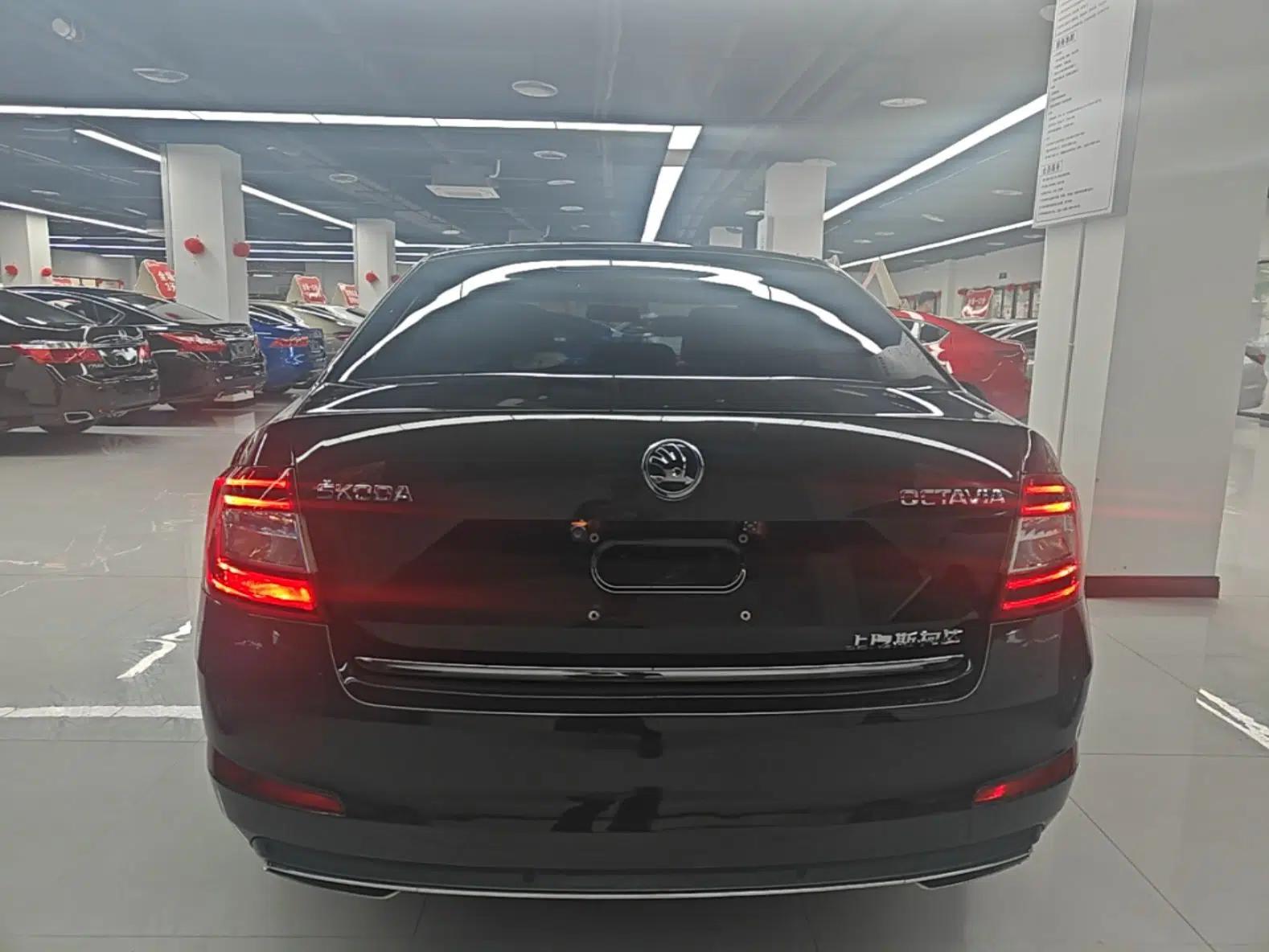 Skoda Octavia 2017 1.6L Automatic Smart Drive Edition — миниатюра 5