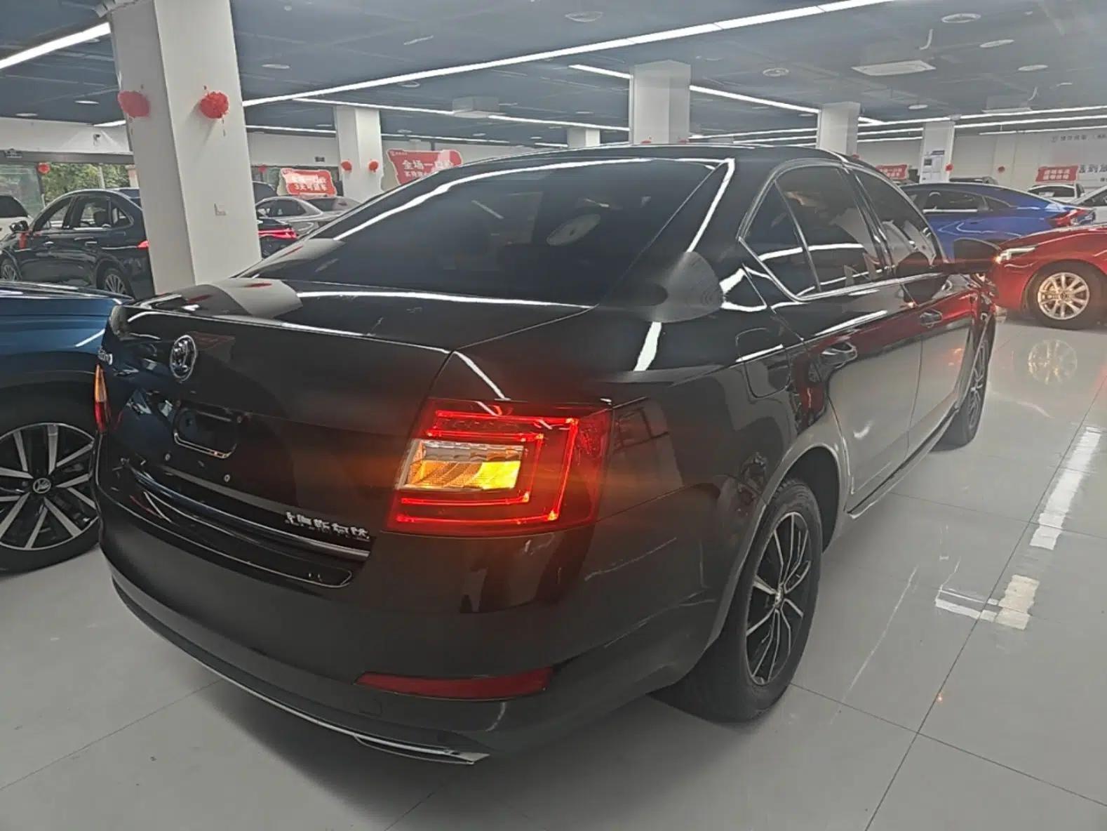 Skoda Octavia 2017 1.6L Automatic Smart Drive Edition — миниатюра 6