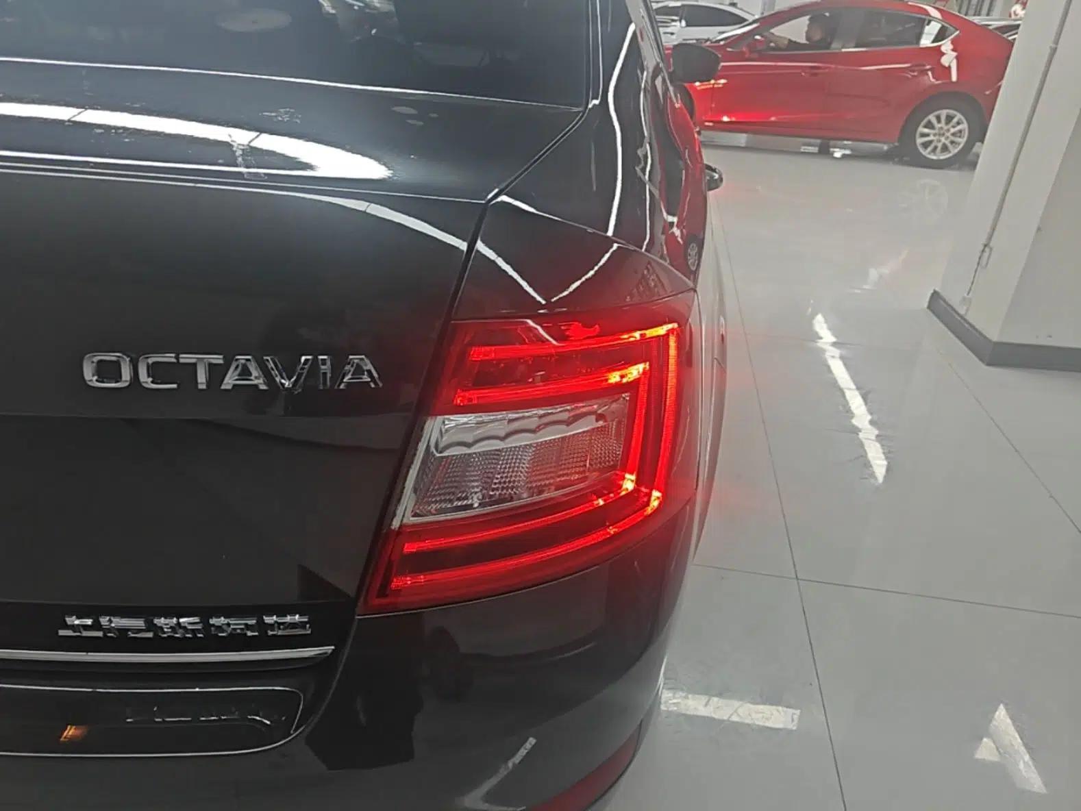 Skoda Octavia 2017 1.6L Automatic Smart Drive Edition — миниатюра 7
