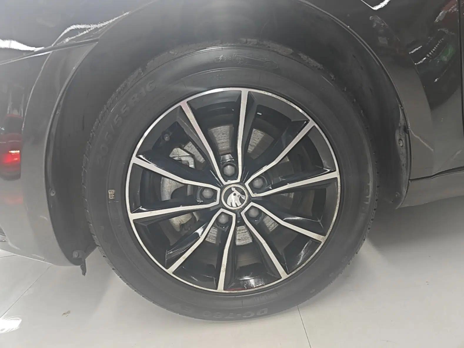 Skoda Octavia 2017 1.6L Automatic Smart Drive Edition — миниатюра 8