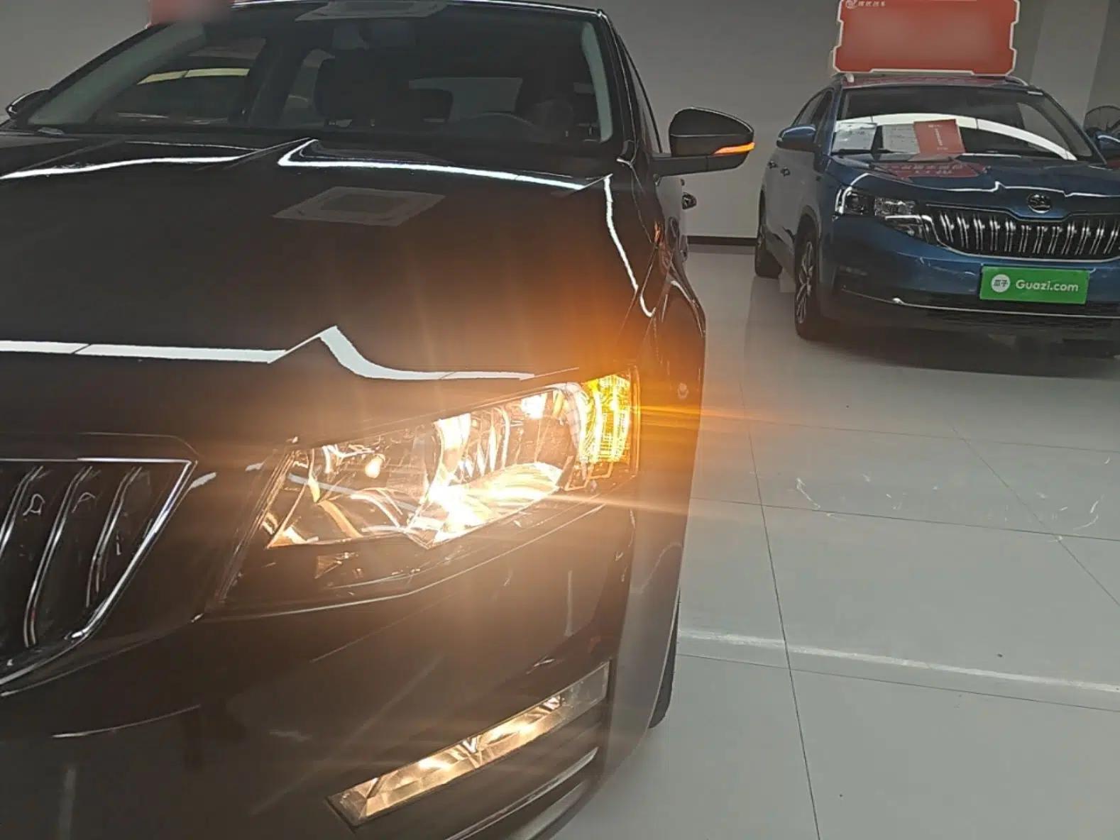 Skoda Octavia 2017 1.6L Automatic Smart Drive Edition — миниатюра 9