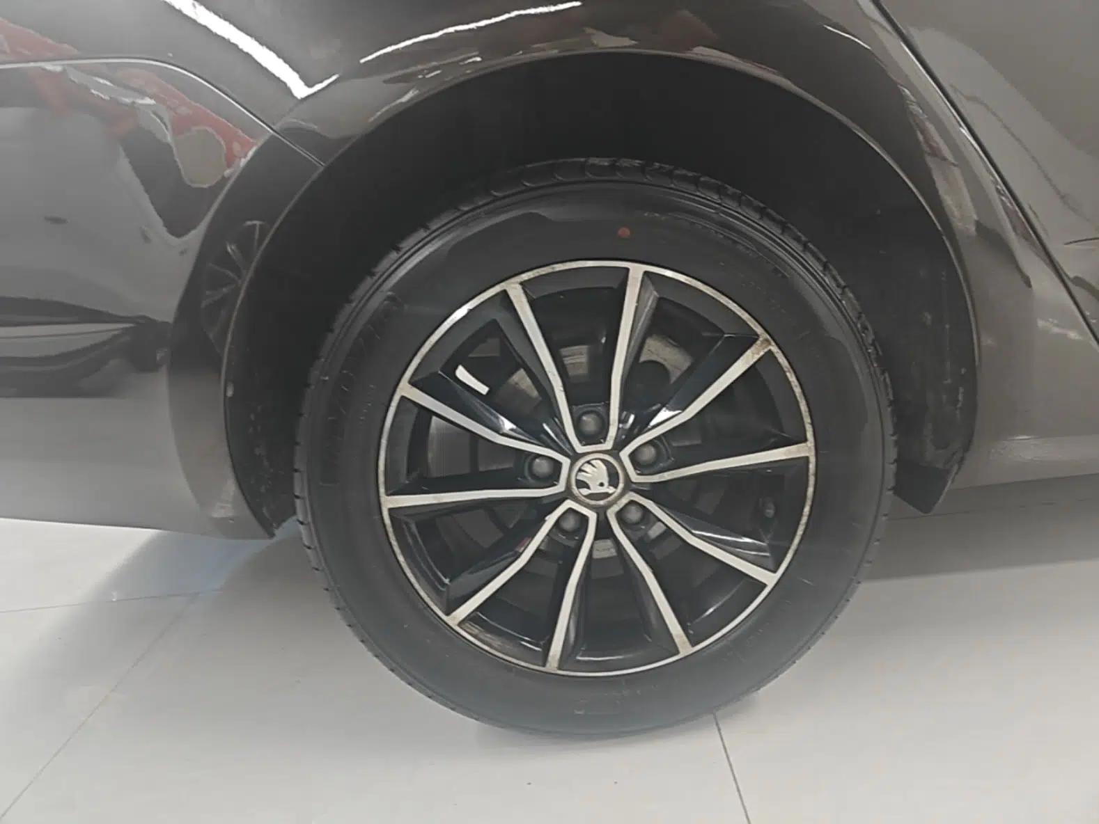 Skoda Octavia 2017 1.6L Automatic Smart Drive Edition — миниатюра 10