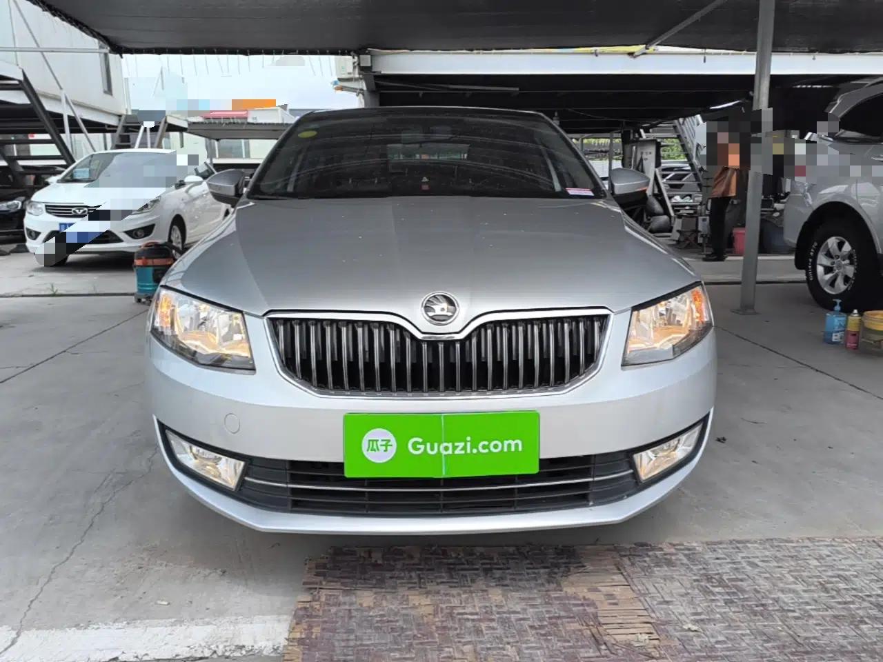 Skoda Octavia 2015 1.6L Automatic Yijun Edition — миниатюра 2