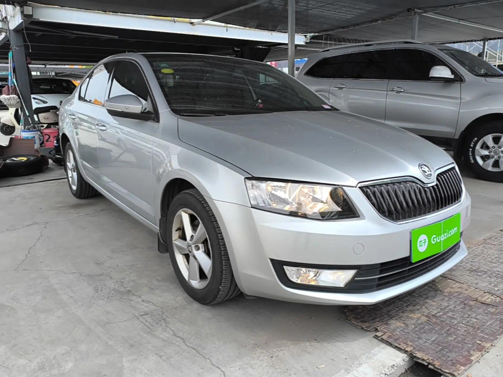 Skoda Octavia 2015 1.6L Automatic Yijun Edition — миниатюра 3