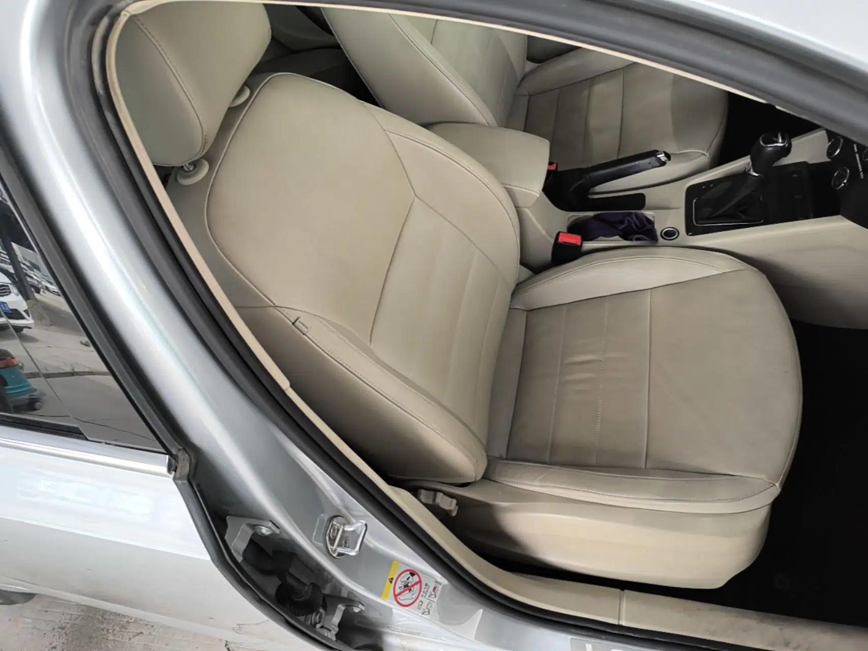 Skoda Octavia 2015 1.6L Automatic Yijun Edition — миниатюра 23