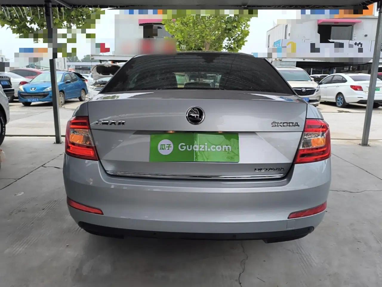 Skoda Octavia 2015 1.6L Automatic Yijun Edition — миниатюра 5