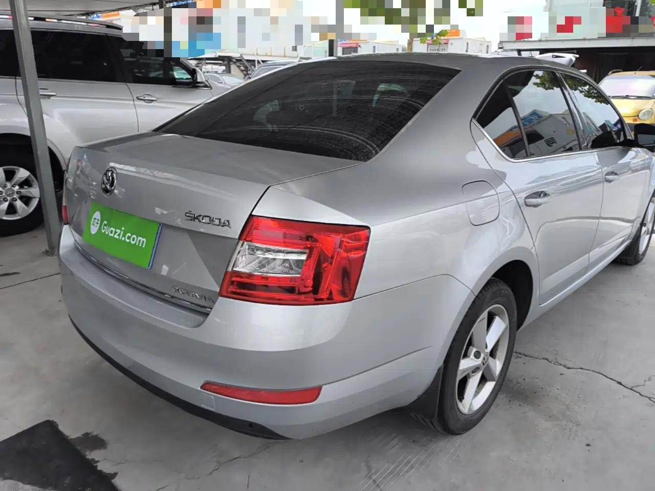 Skoda Octavia 2015 1.6L Automatic Yijun Edition — миниатюра 6
