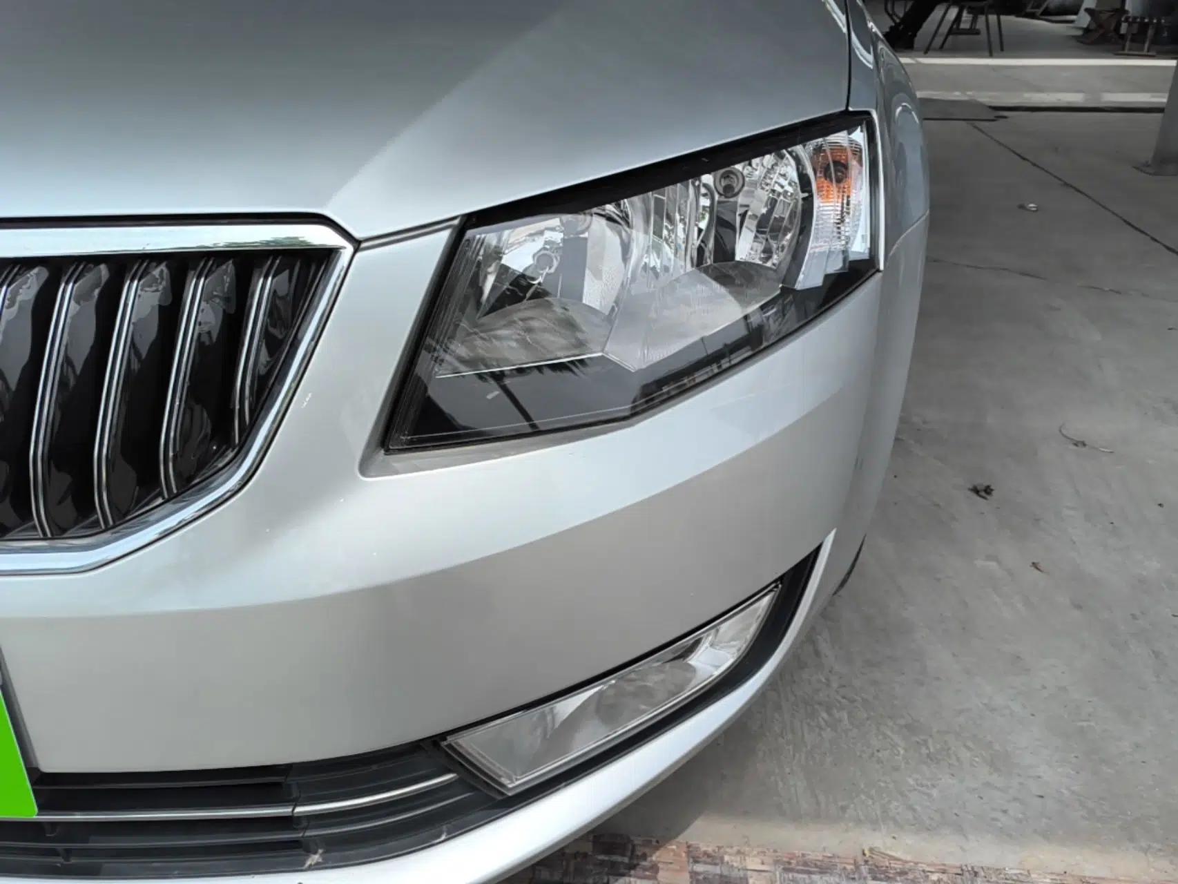 Skoda Octavia 2015 1.6L Automatic Yijun Edition — миниатюра 9