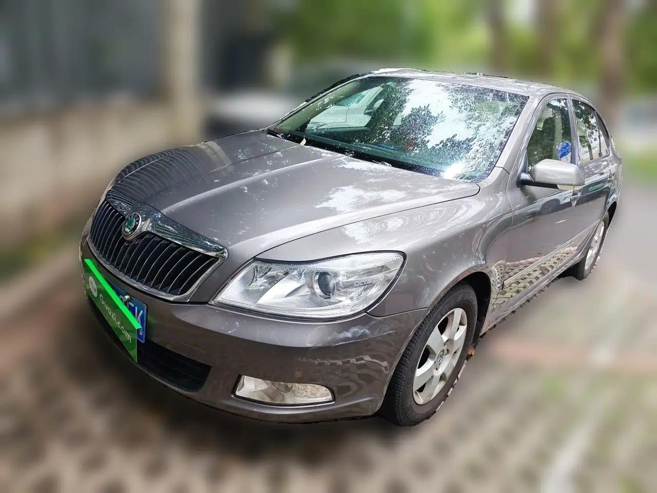 Skoda Octavia 2010 1.6L Automatic Yijun Edition — миниатюра 1