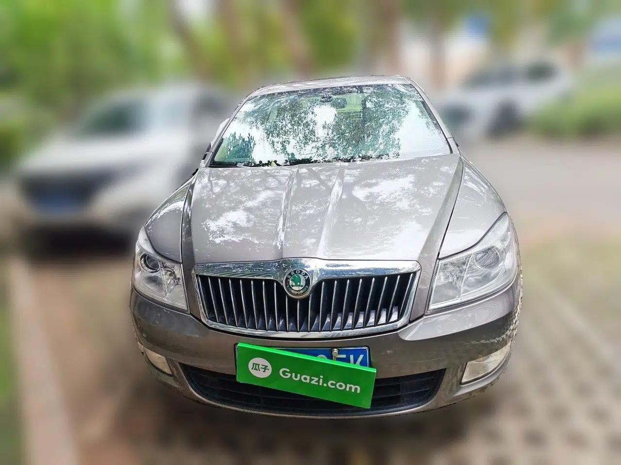 Skoda Octavia 2010 1.6L Automatic Yijun Edition — миниатюра 2