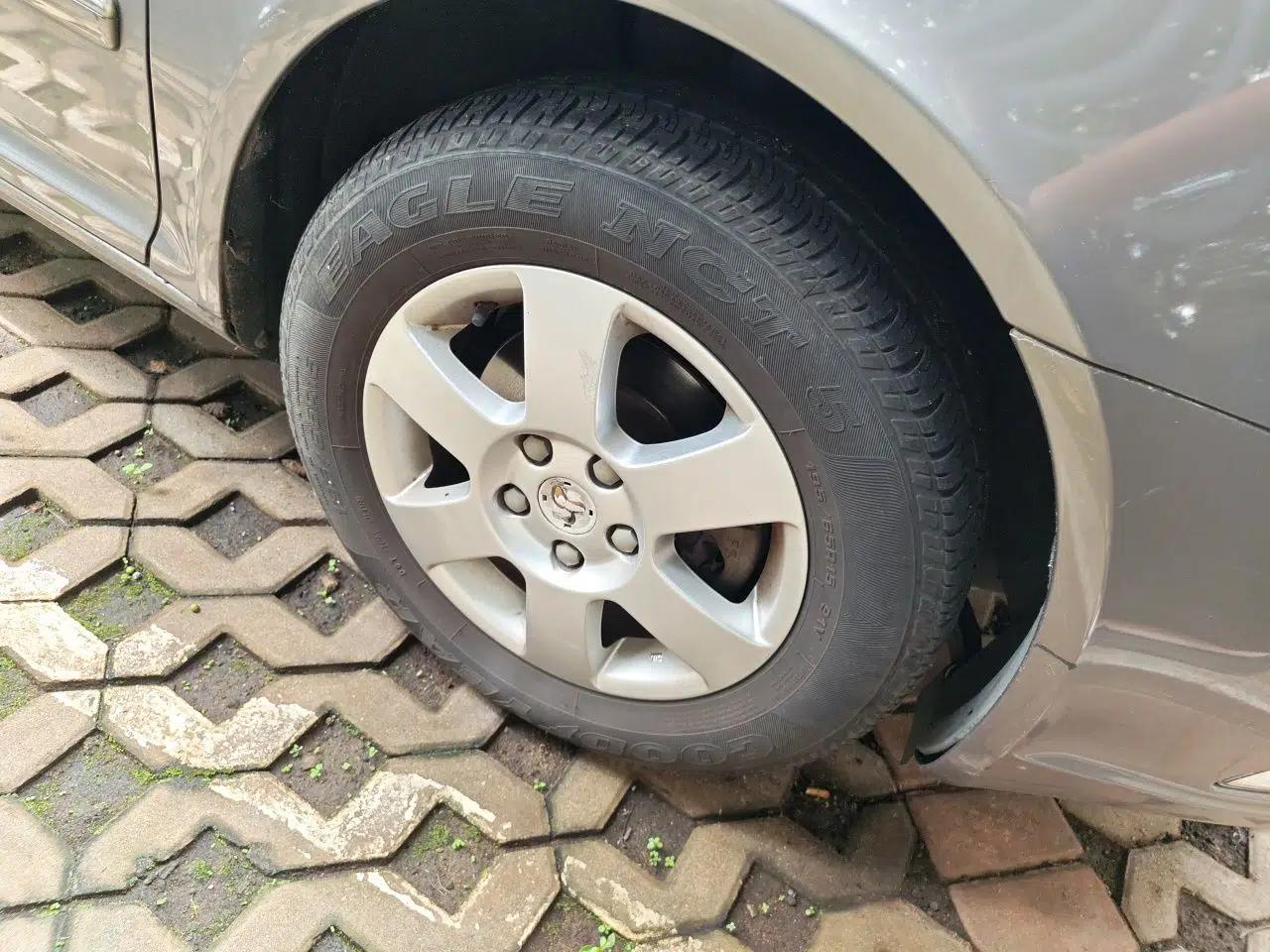 Skoda Octavia 2010 1.6L Automatic Yijun Edition — миниатюра 8