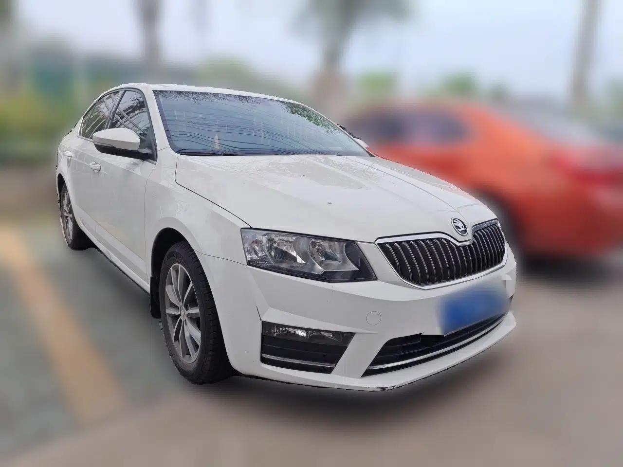 Skoda Octavia 2017 Classic Model 1.6L Automatic Comfort Edition — миниатюра 3