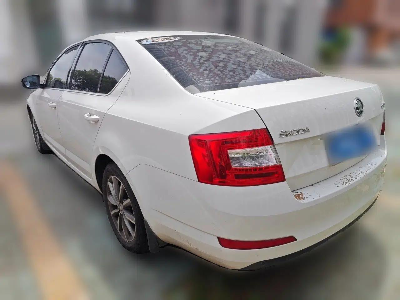 Skoda Octavia 2017 Classic Model 1.6L Automatic Comfort Edition — миниатюра 4