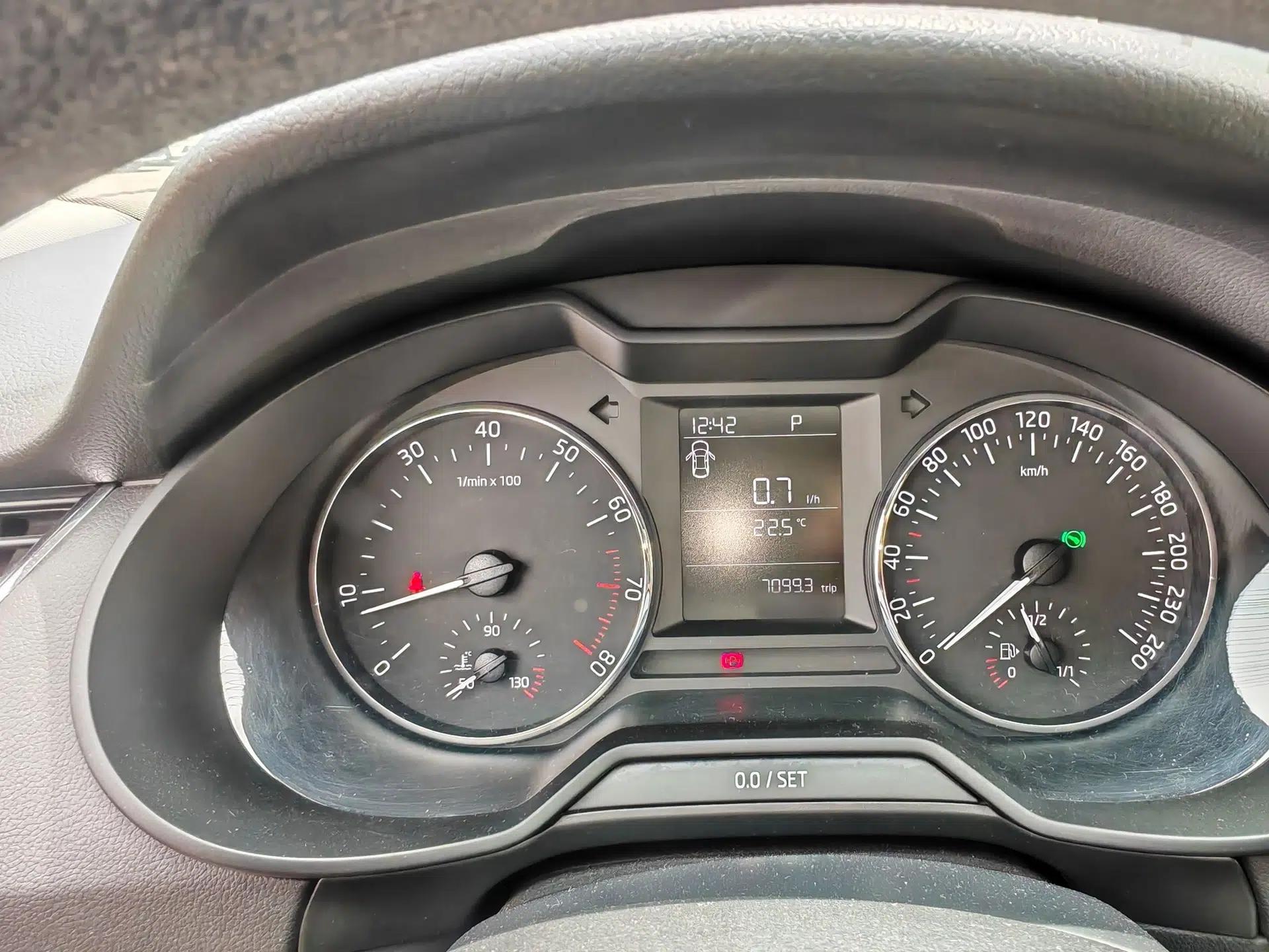 Skoda Octavia 2017 Classic Model 1.6L Automatic Comfort Edition — миниатюра 10