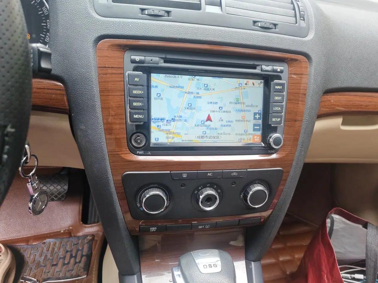 Skoda Octavia 2010 1.4TSI DSG Yijun Edition — миниатюра 14