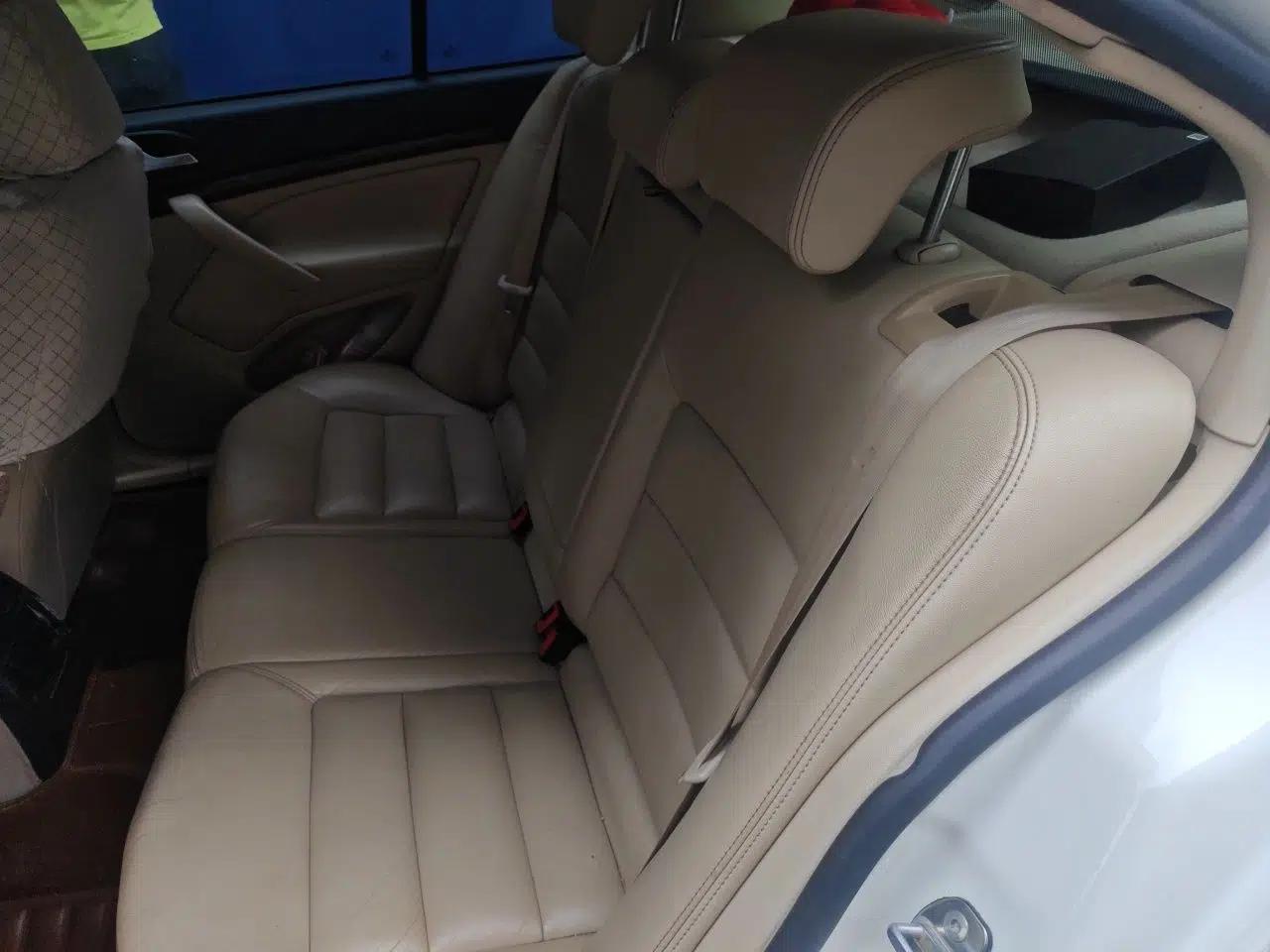 Skoda Octavia 2010 1.4TSI DSG Yijun Edition — миниатюра 18