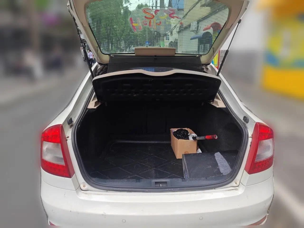 Skoda Octavia 2010 1.4TSI DSG Yijun Edition — миниатюра 20