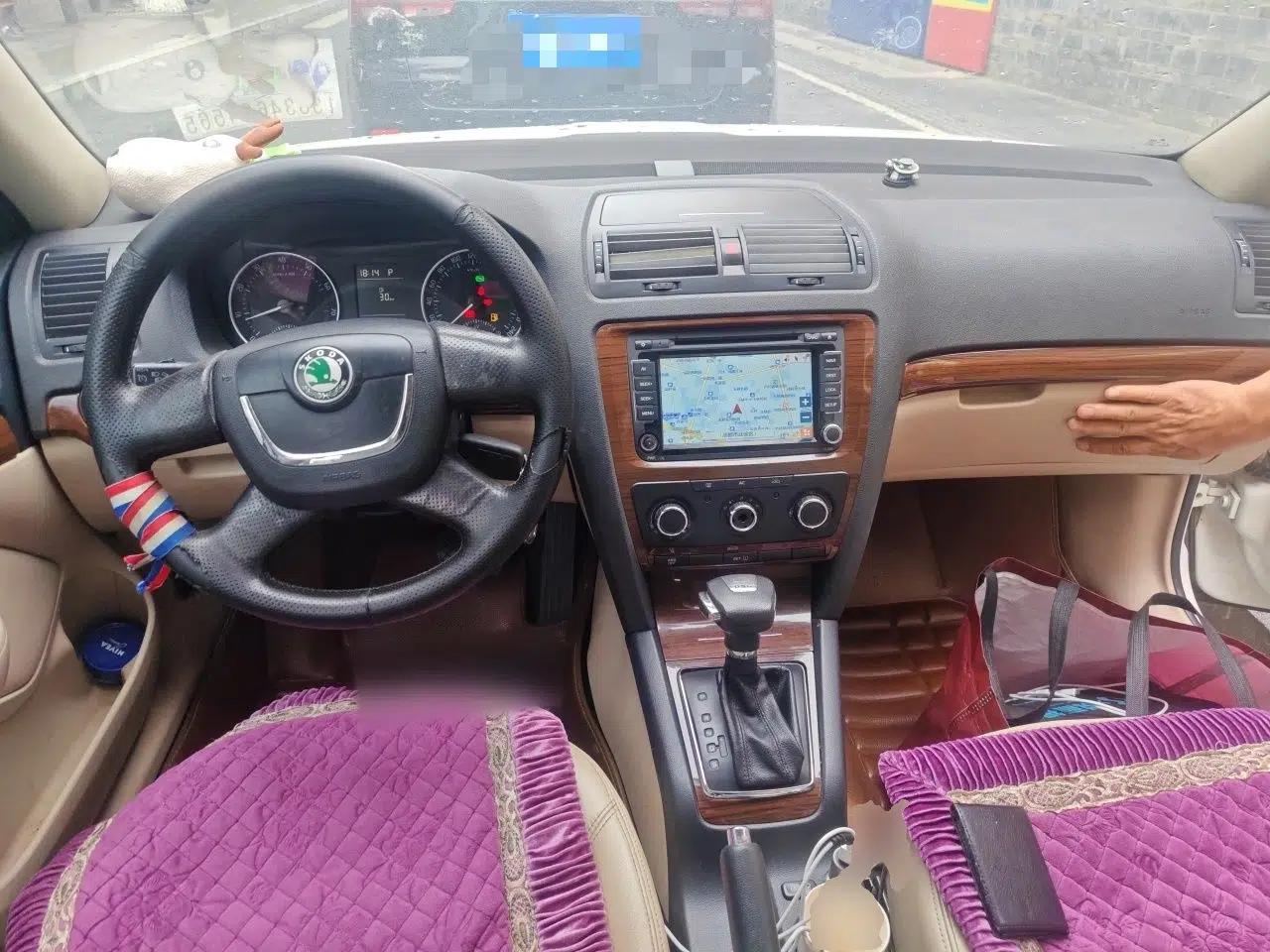 Skoda Octavia 2010 1.4TSI DSG Yijun Edition — миниатюра 10