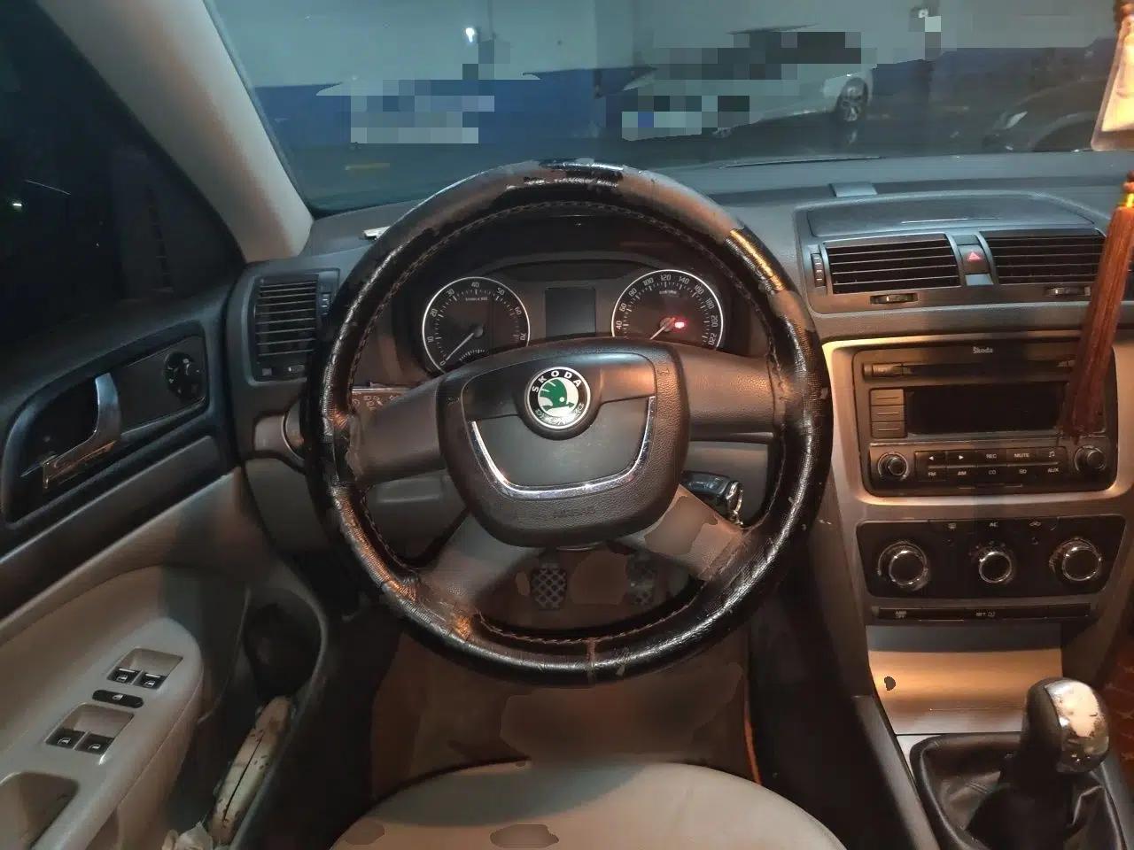 Skoda Octavia 2012 1.6L Manual Yijun Edition — миниатюра 11