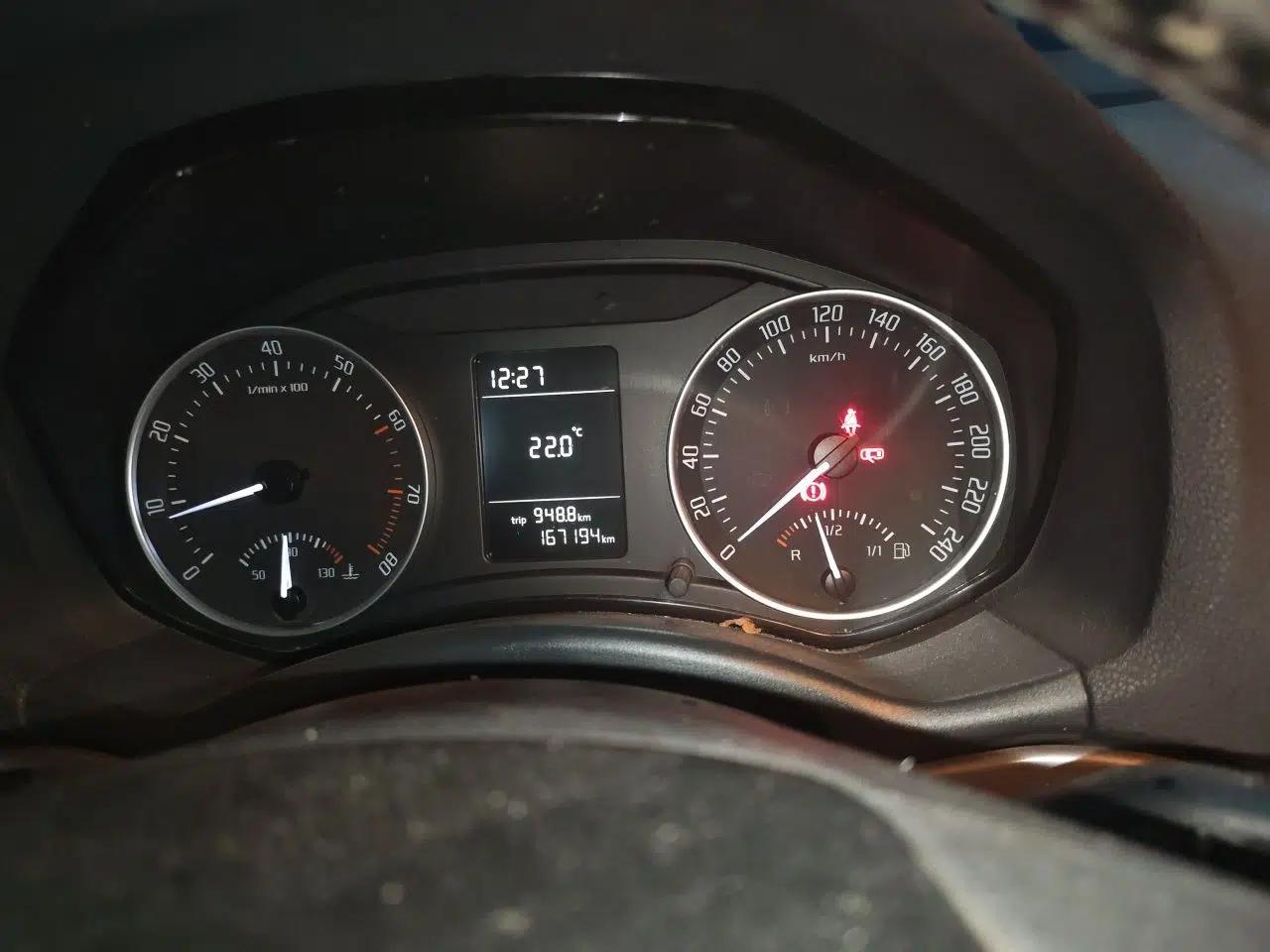 Skoda Octavia 2012 1.6L Manual Yijun Edition — миниатюра 12