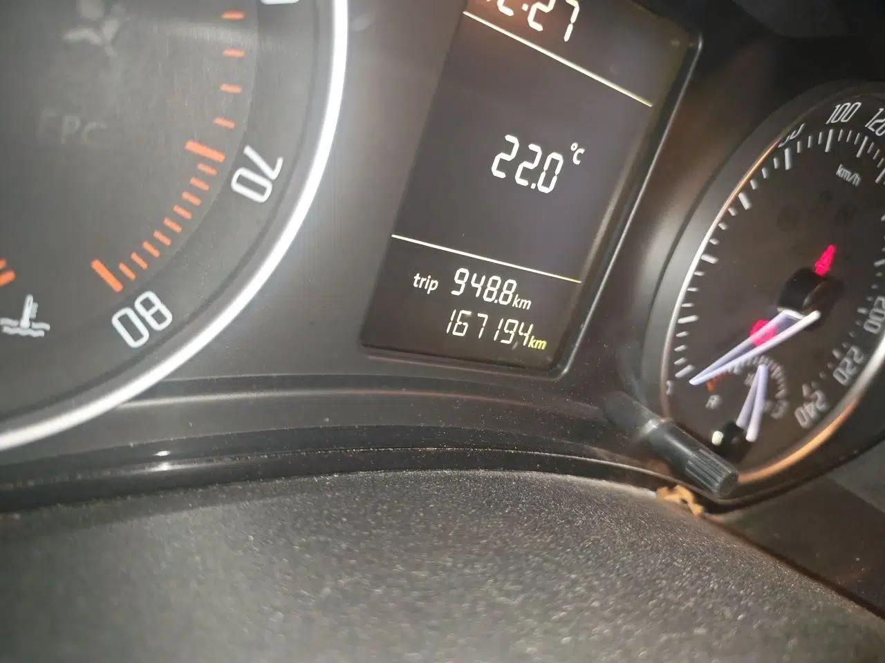 Skoda Octavia 2012 1.6L Manual Yijun Edition — миниатюра 13