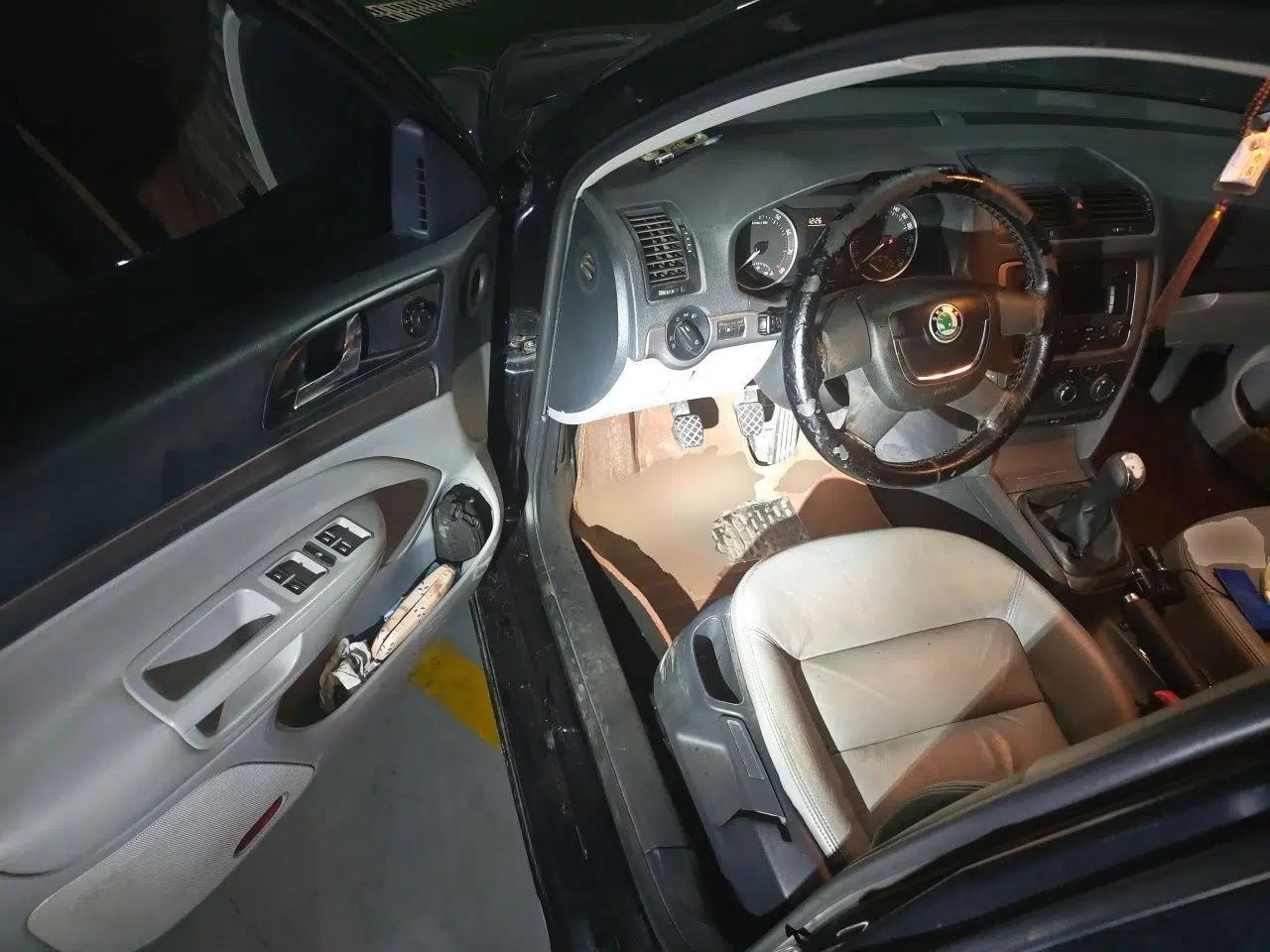 Skoda Octavia 2012 1.6L Manual Yijun Edition — миниатюра 17