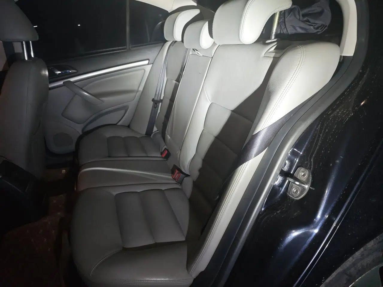 Skoda Octavia 2012 1.6L Manual Yijun Edition — миниатюра 18