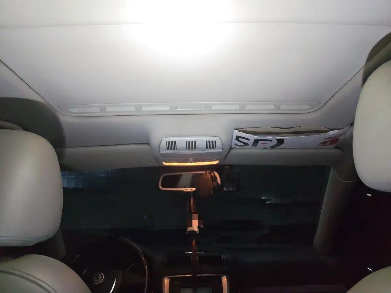 Skoda Octavia 2012 1.6L Manual Yijun Edition — миниатюра 19
