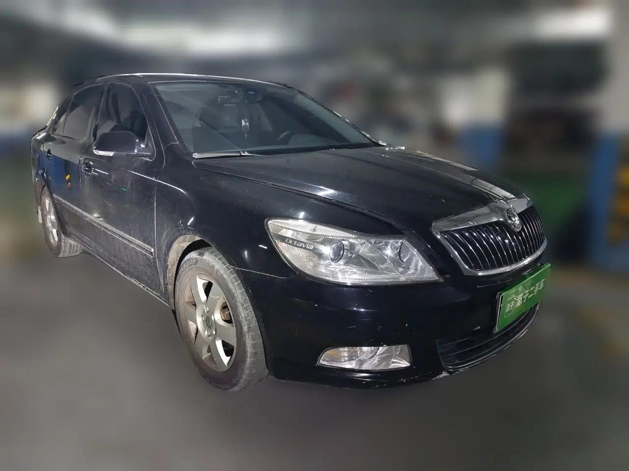 Skoda Octavia 2012 1.6L Manual Yijun Edition — миниатюра 3